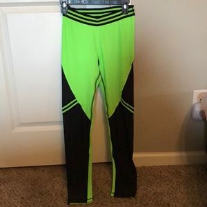 LIME GREEN & BLACK workout Leggings!! So pretty!!